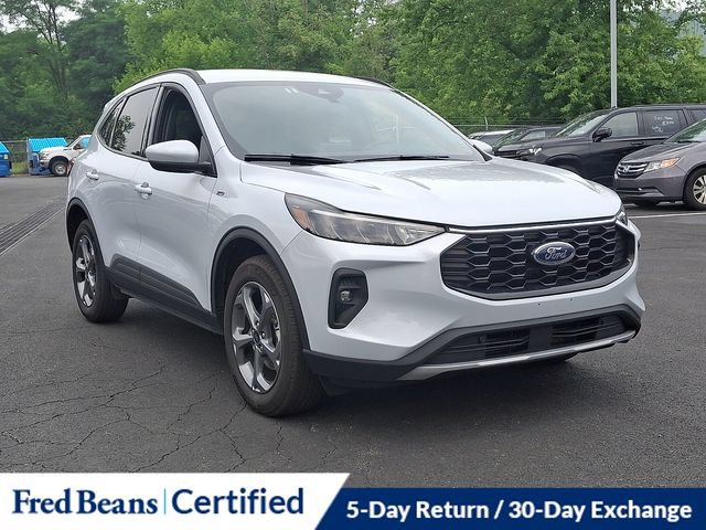 Certified 2025 Ford Escape ST-Line Select AWD/4WD image 2