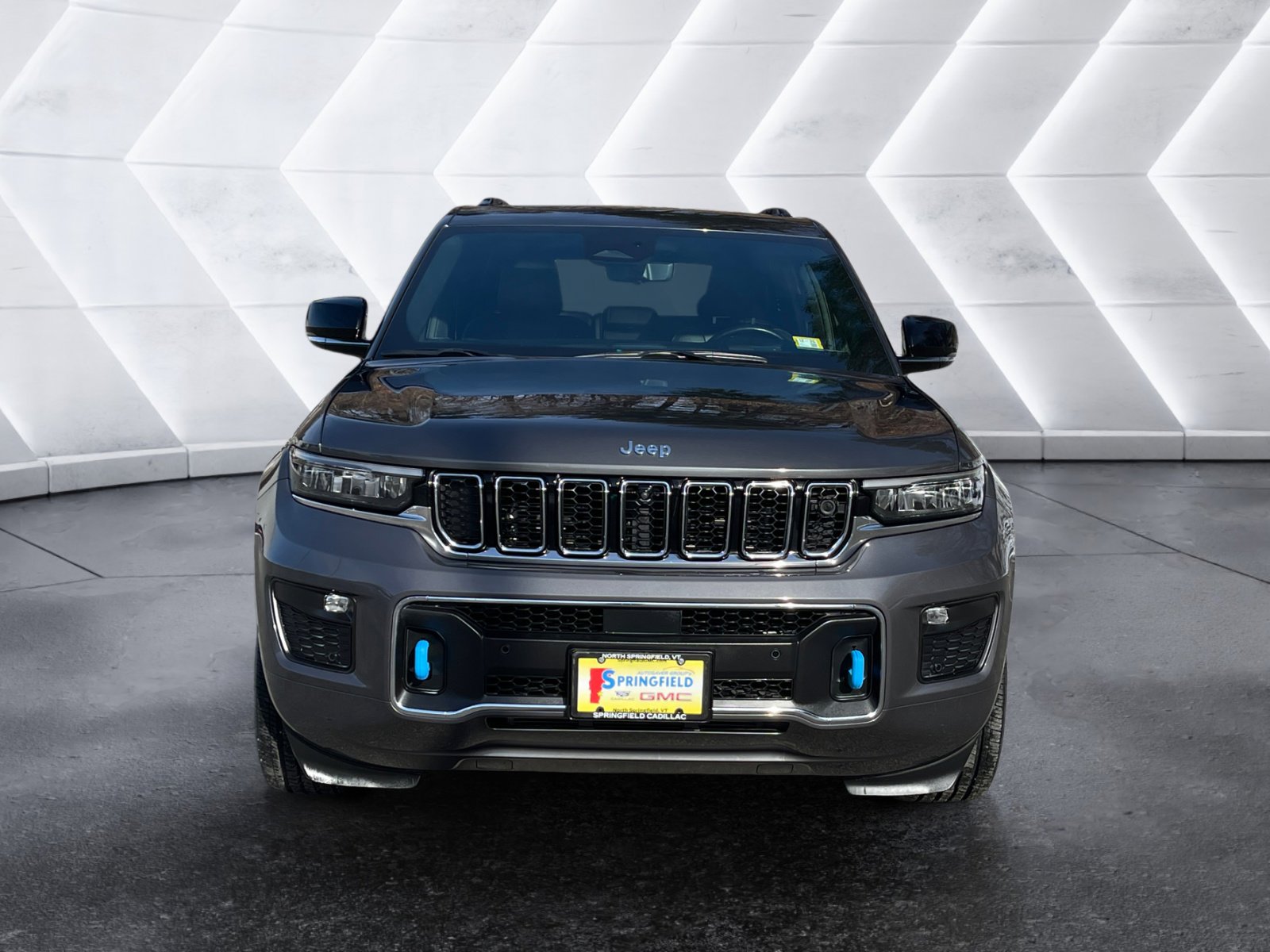 Used 2024 Jeep Grand Cherokee Overland w/ Advanced Protech Group III AWD/4WD image 9