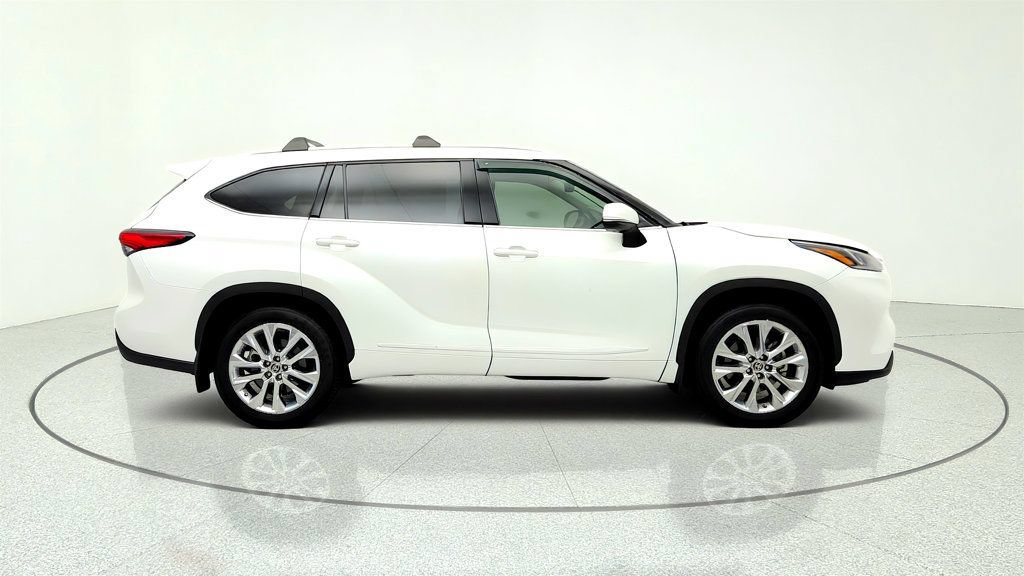 Used 2023 Toyota Highlander Limited AWD/4WD image 4