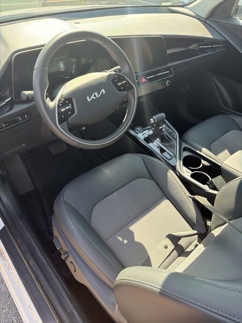 Used 2024 Kia Niro EX FWD image 12