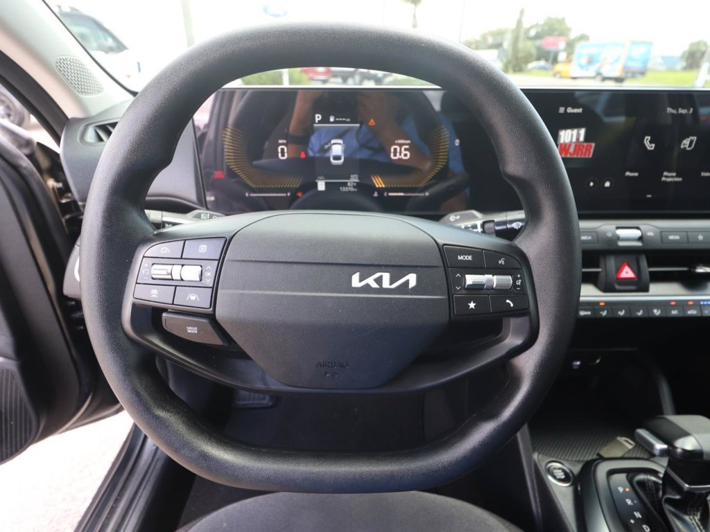 Used 2025 Kia K4 FWD image 17