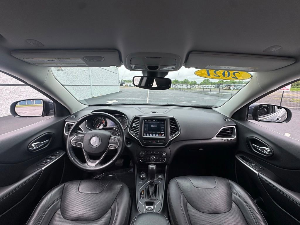 Used 2021 Jeep Cherokee Latitude Lux w/ Comfort/Convenience Group AWD/4WD image 3