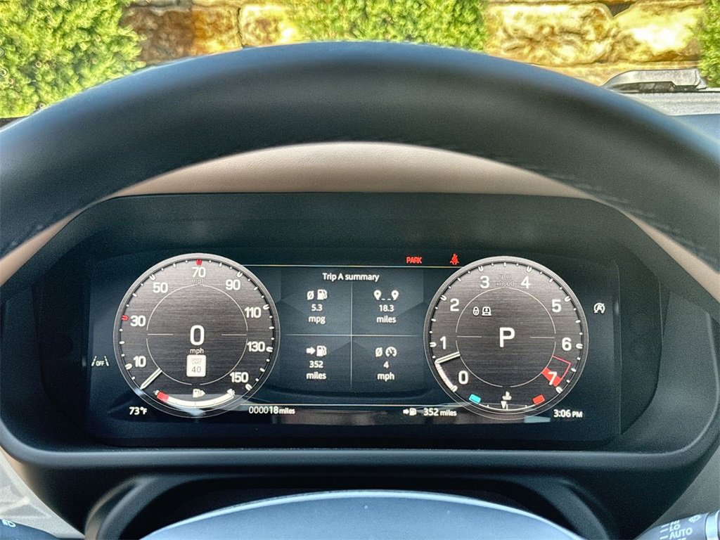 Used 2025 Land Rover Defender 130 X-Dynamic SE image 22