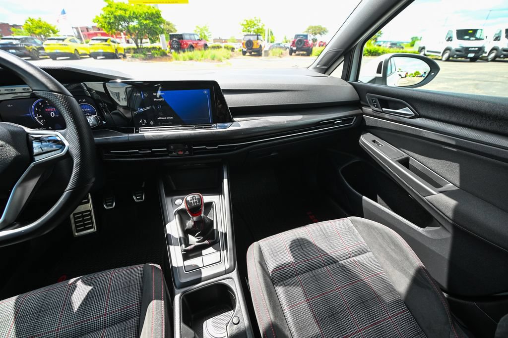 Used 2022 Volkswagen GTI SE FWD image 32