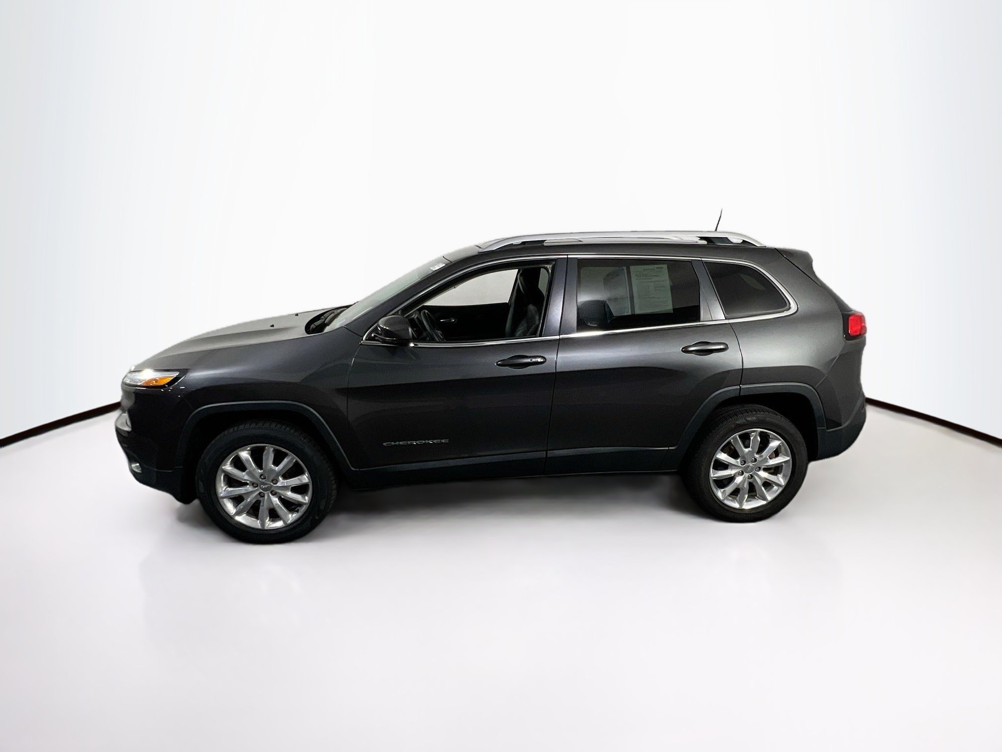Used 2017 Jeep Cherokee Limited w/ Luxury Group AWD/4WD image 8