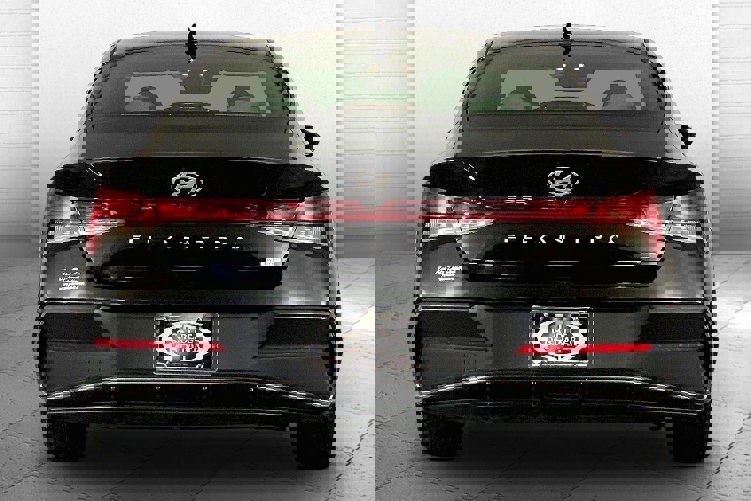 Used 2025 Hyundai Elantra Limited image 3