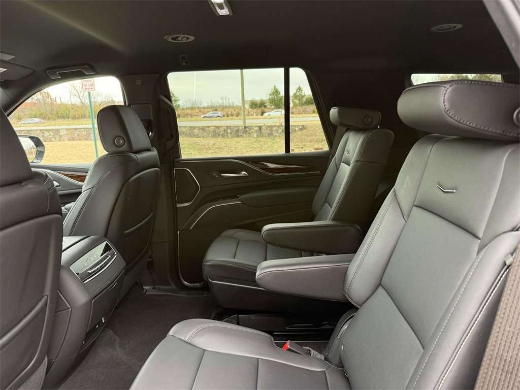 Used 2024 Cadillac Escalade Luxury image 20