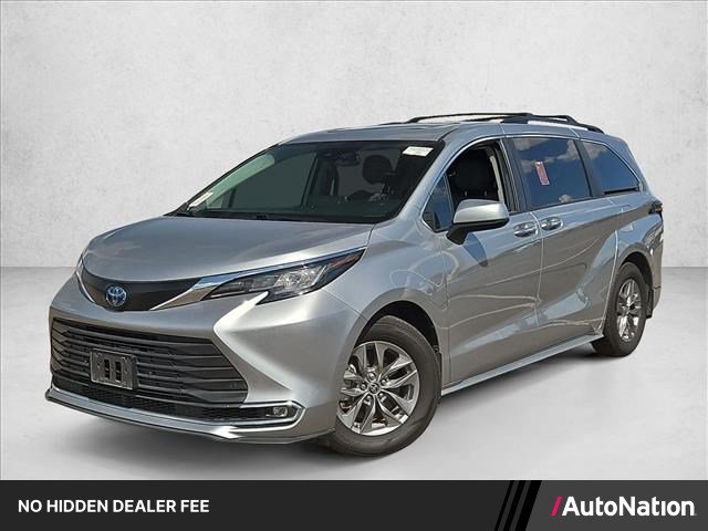 Used 2022 Toyota Sienna XLE FWD image 1