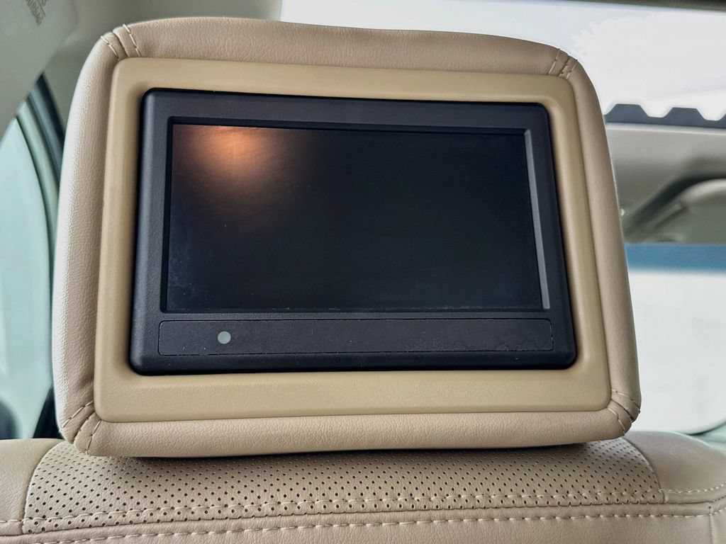 Used 2016 Nissan Pathfinder Platinum w/ Family Entertainment Package FWD image 33