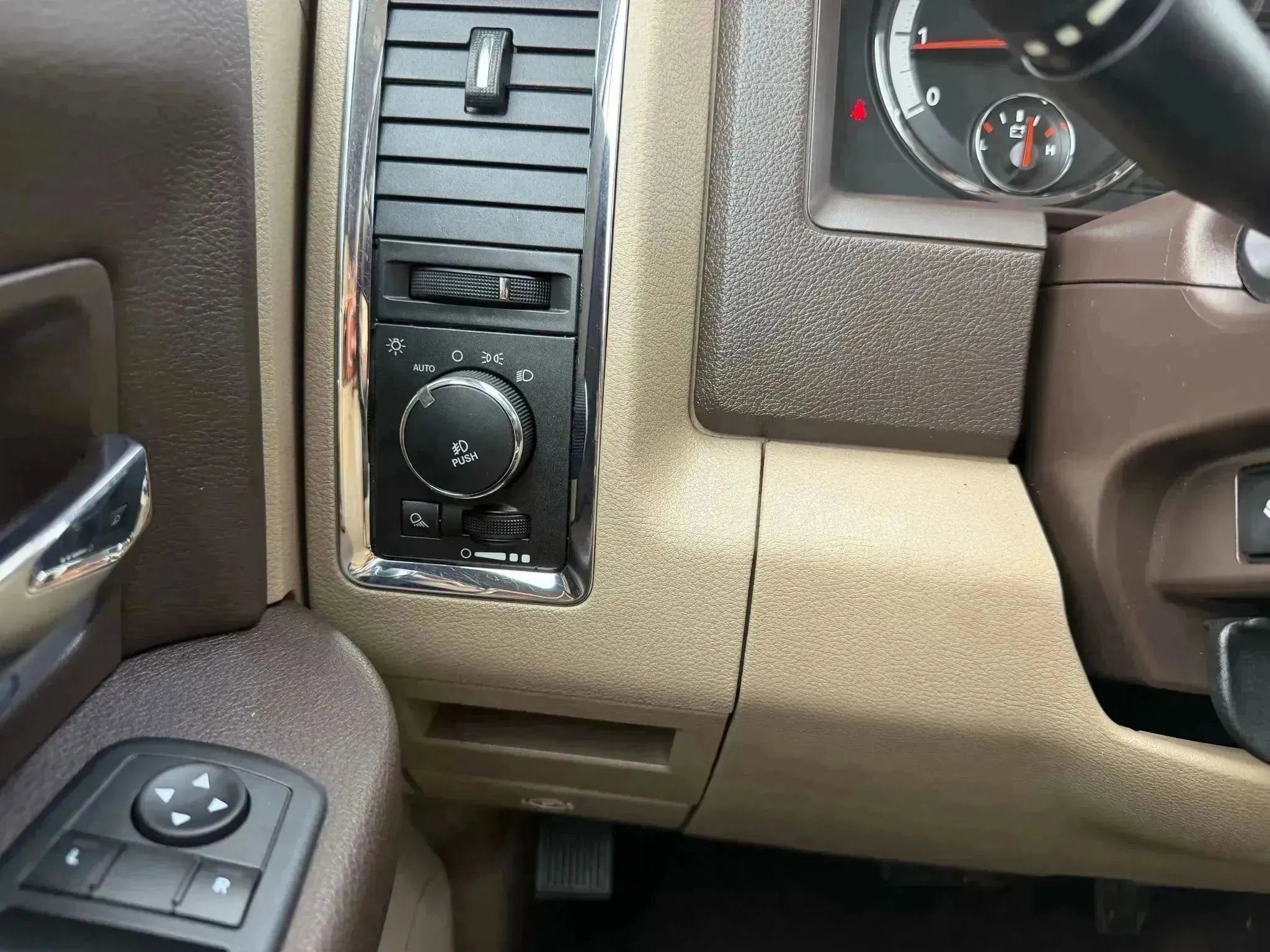 Used 2011 RAM 1500 Laramie AWD/4WD image 20