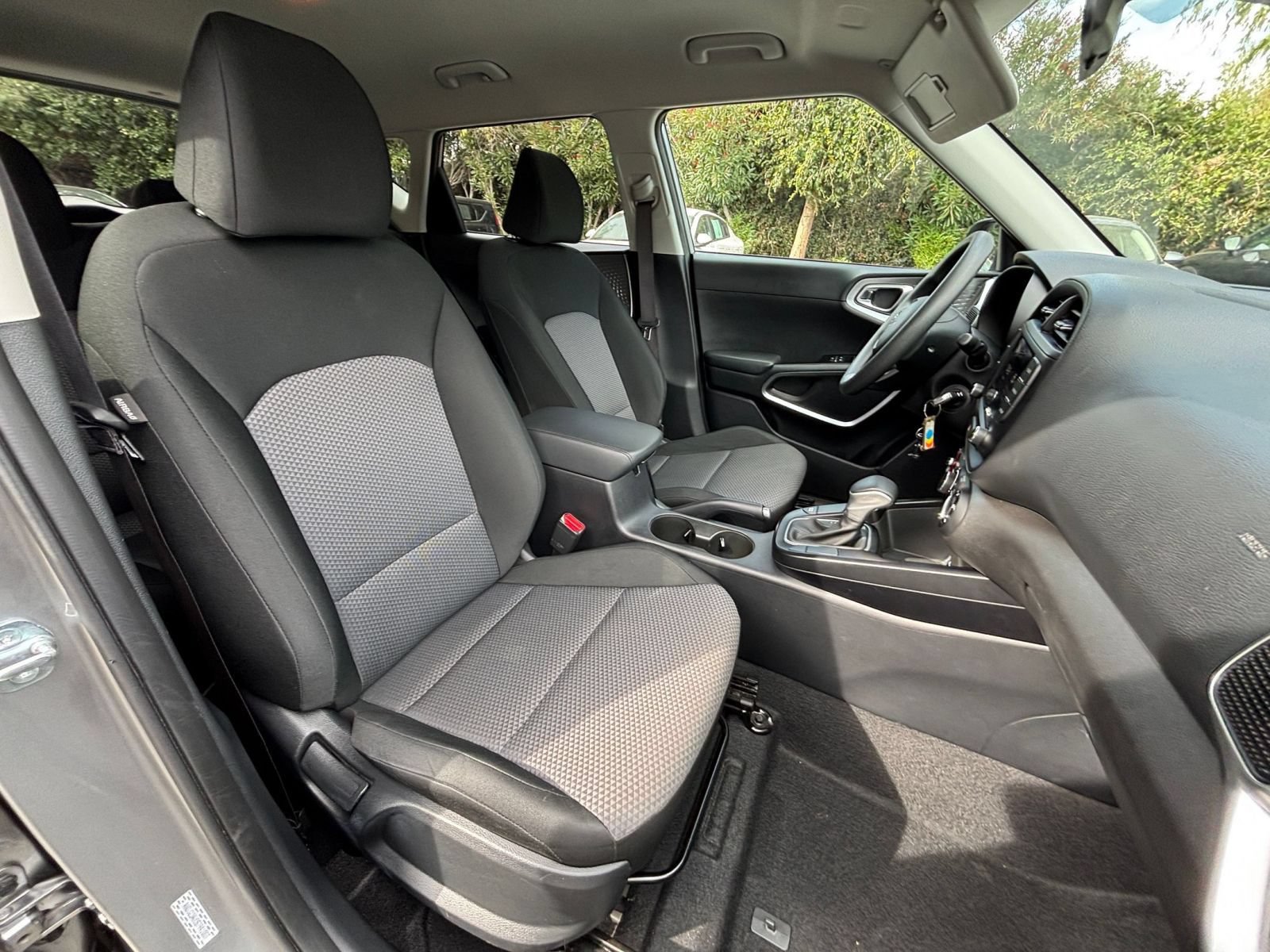 Used 2025 Kia Soul LX w/ LX Technology Package FWD image 33