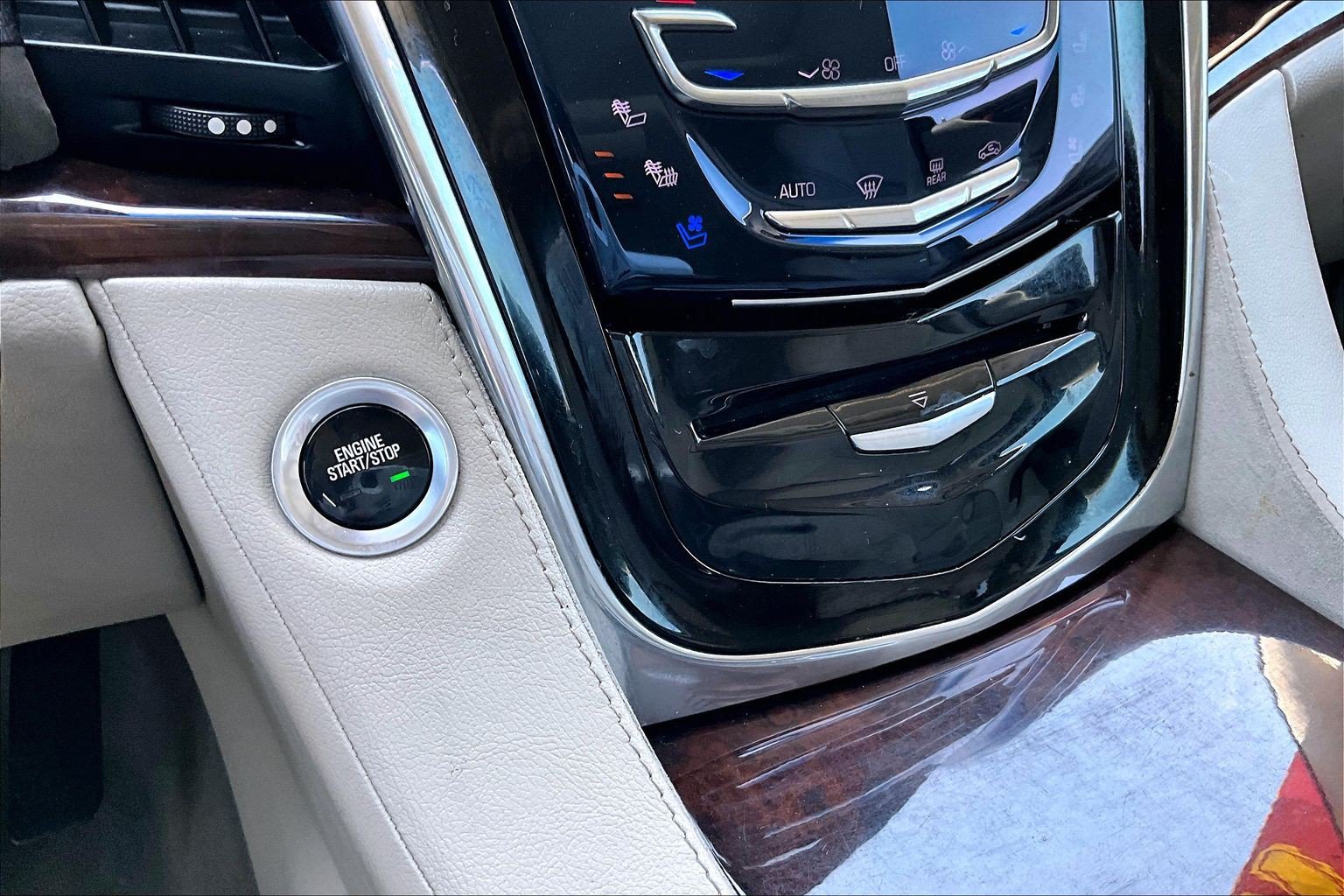 Used 2015 Cadillac Escalade ESV Luxury AWD/4WD image 23