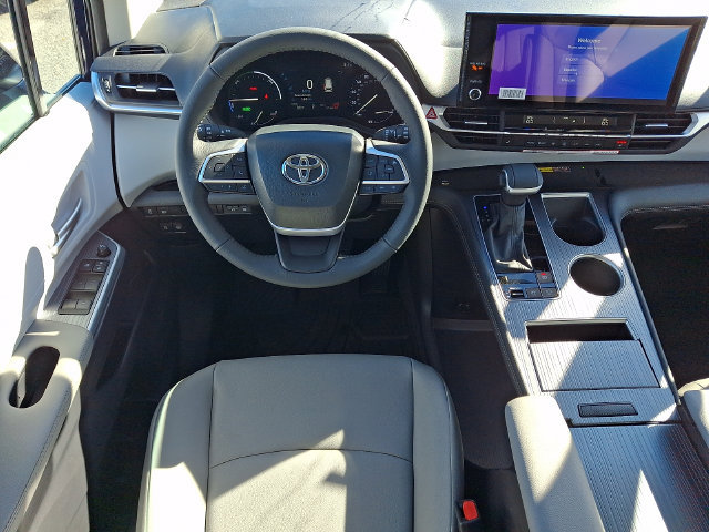 New 2026 Toyota Sienna XLE AWD/4WD image 6