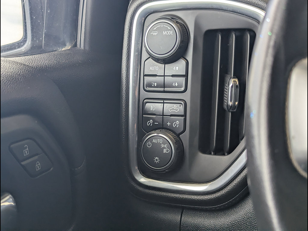 Used 2020 Chevrolet Silverado 1500 RST AWD/4WD image 26