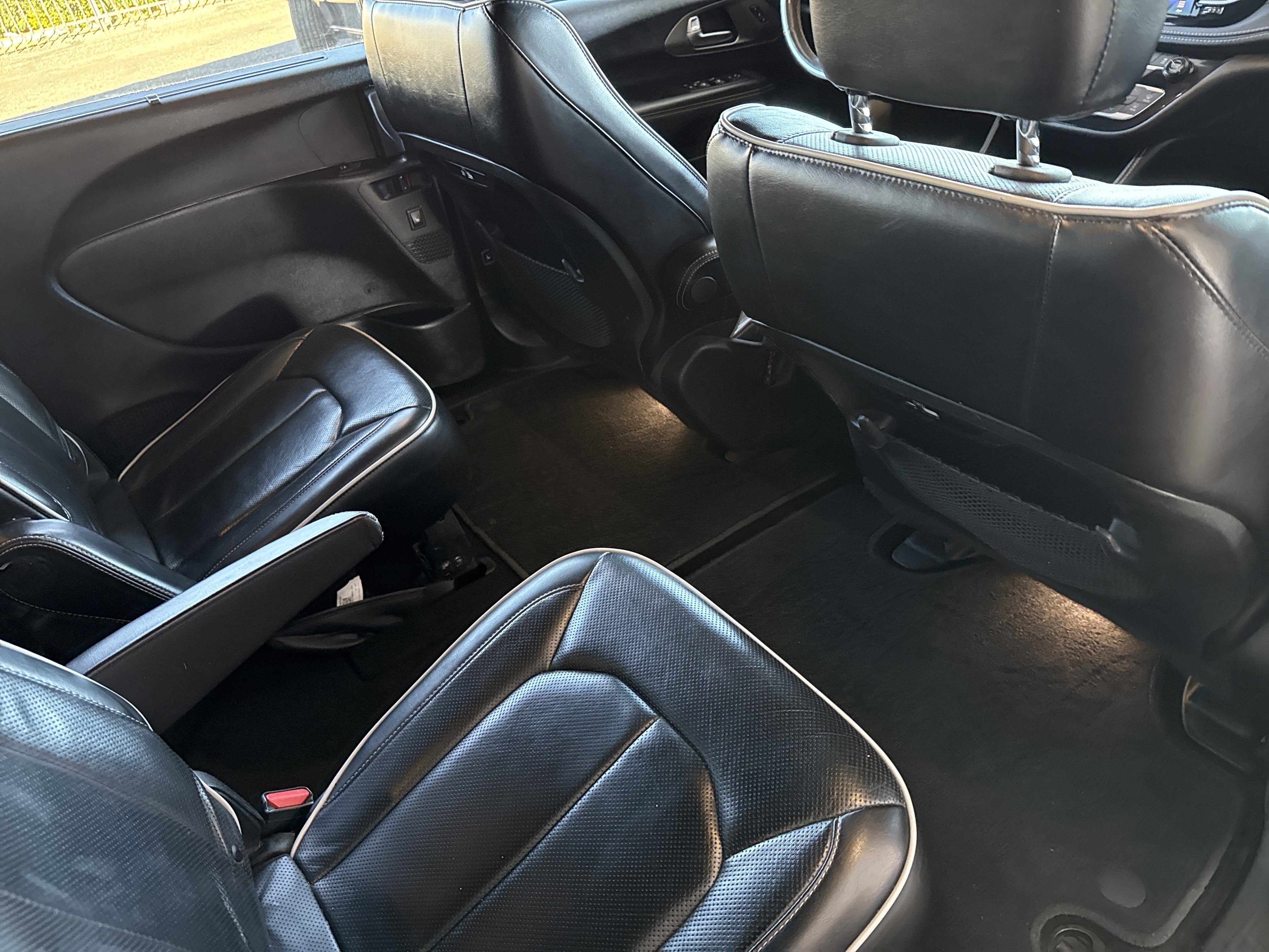 Used 2021 Chrysler Pacifica Limited w/ S Appearance Package image 16