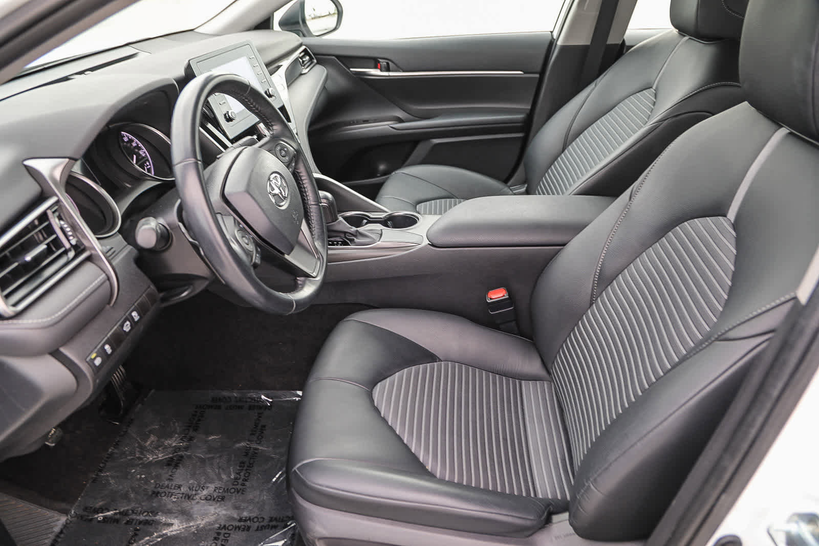 Used 2021 Toyota Camry SE w/ Convenience Package image 17