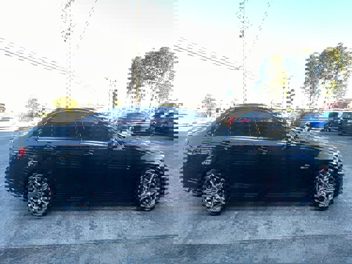 Used 2012 Mercedes-Benz C 63 AMG Sedan w/ Comand 6-disc Pkg image 4