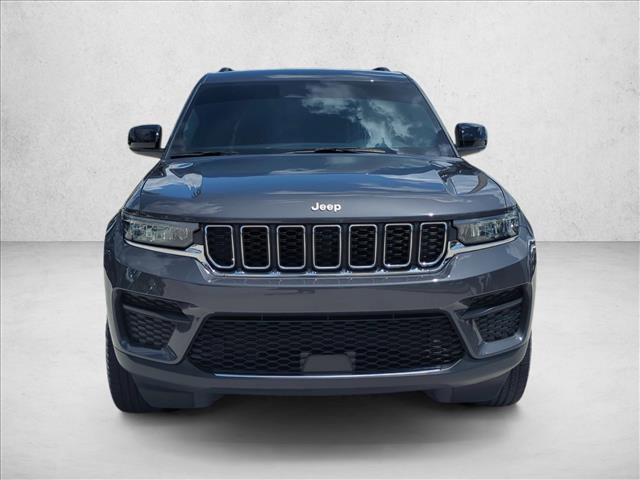 Used 2025 Jeep Grand Cherokee Laredo w/ Luxury Tech Group I RWD image 2