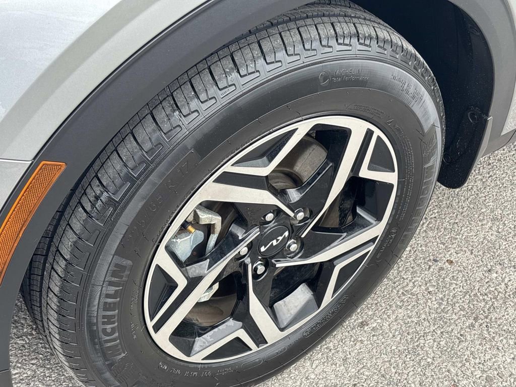 Used 2023 Kia Sportage LX image 9