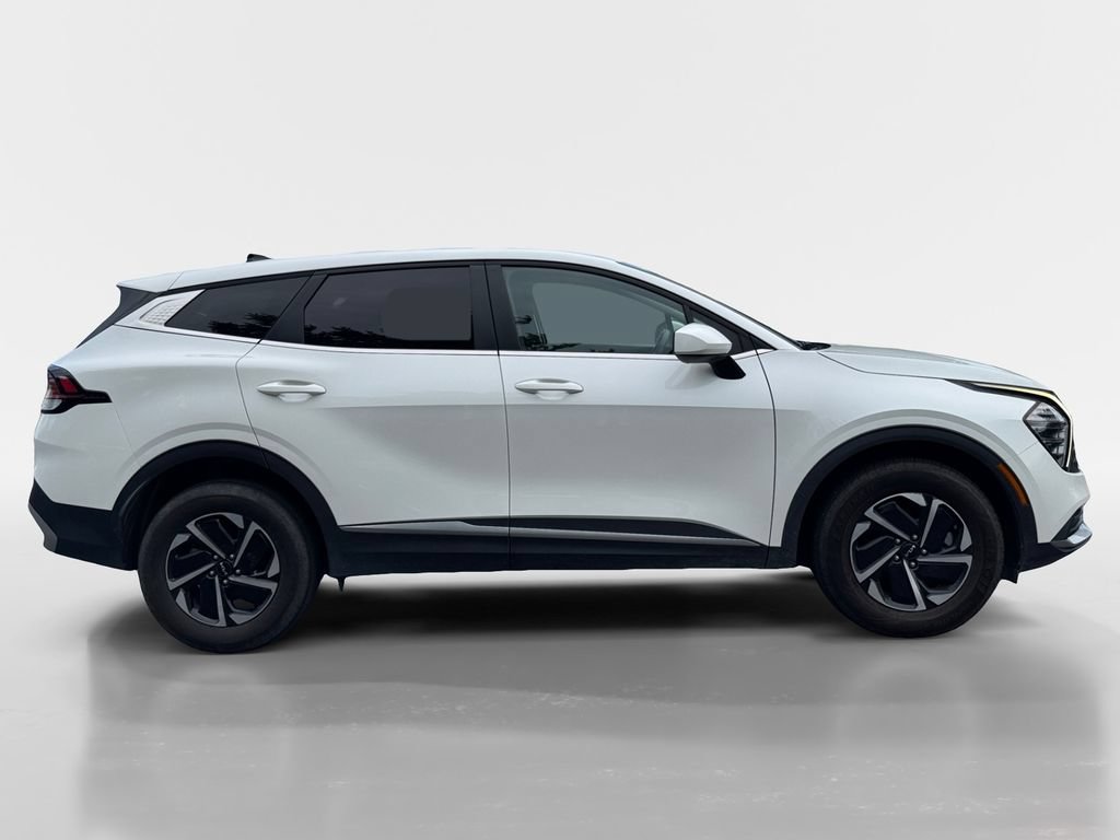 Used 2024 Kia Sportage LX AWD/4WD image 3