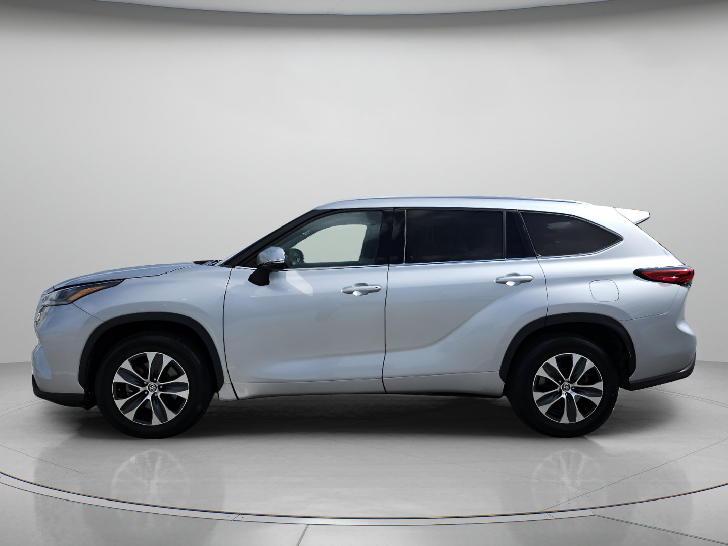 Used 2021 Toyota Highlander XLE FWD image 6