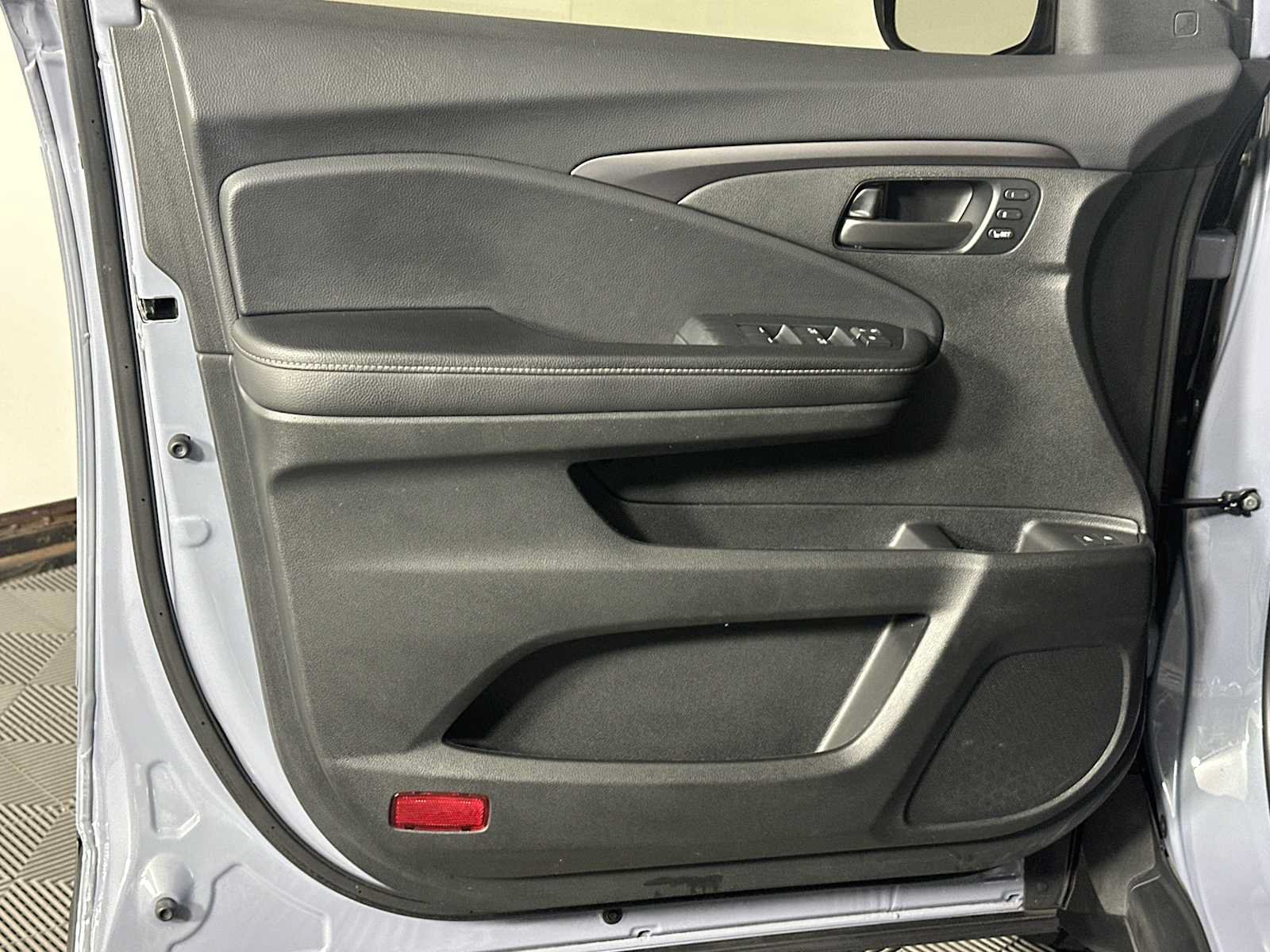Used 2023 Honda Passport EX-L image 10