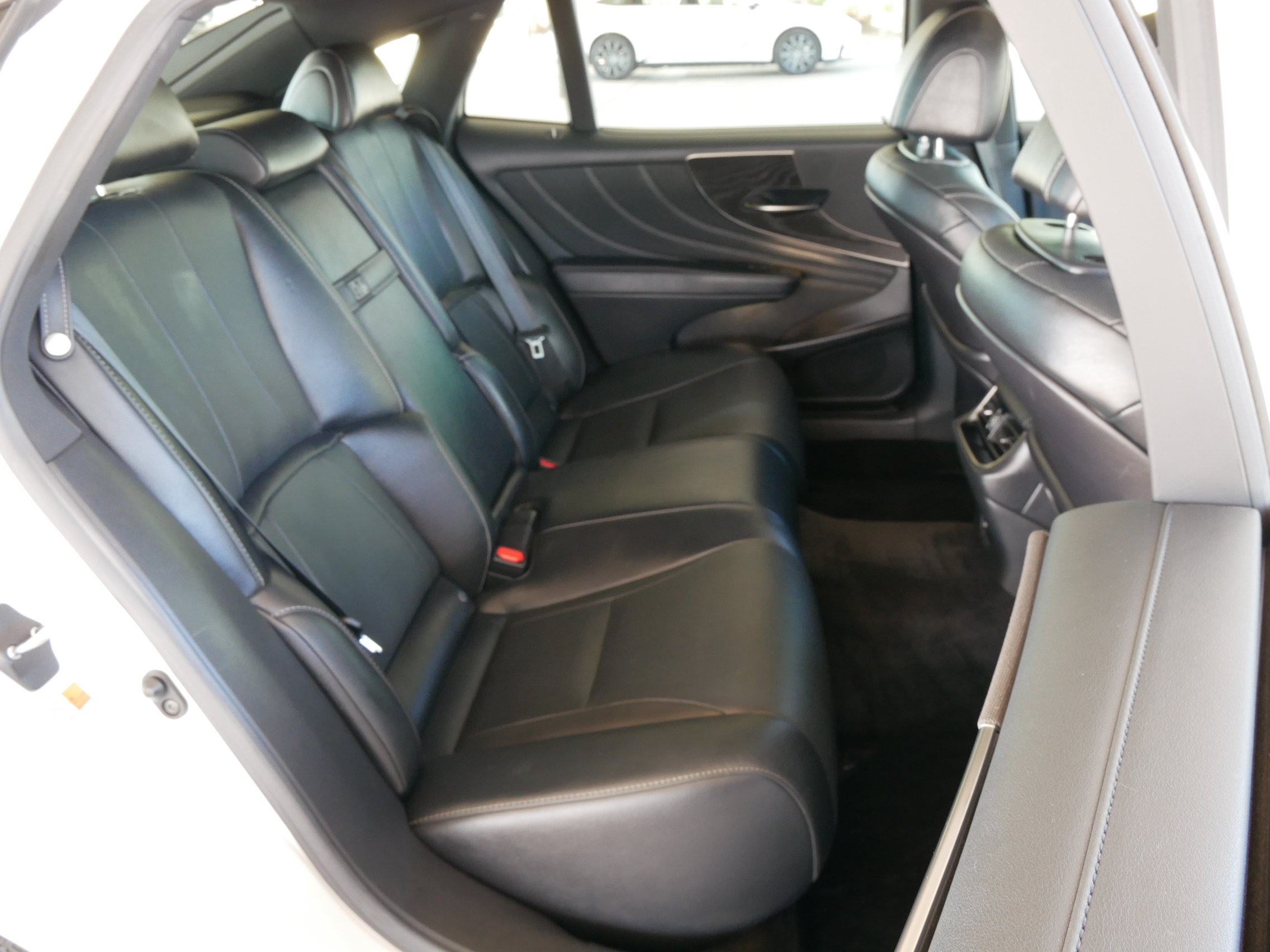 Used 2022 Lexus LS 500 w/ Accessory Package (Z1) RWD image 14