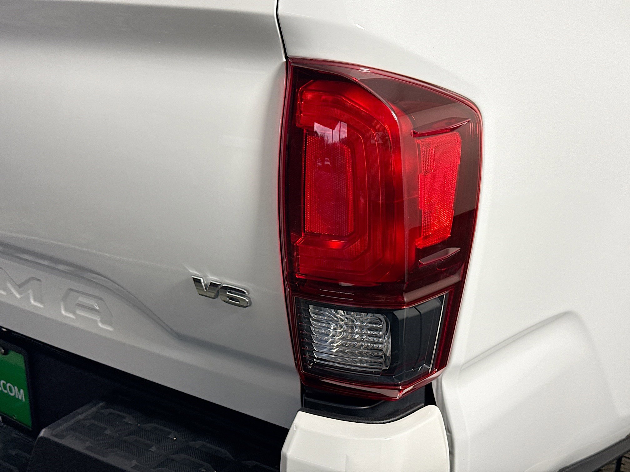 Used 2018 Toyota Tacoma SR image 33