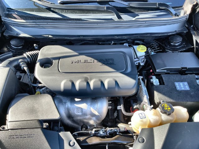 Used 2019 Jeep Cherokee Latitude Plus w/ Cold Weather Group AWD/4WD image 25