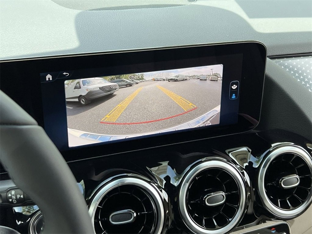 Certified 2025 Mercedes-Benz GLA 250 4MATIC image 16