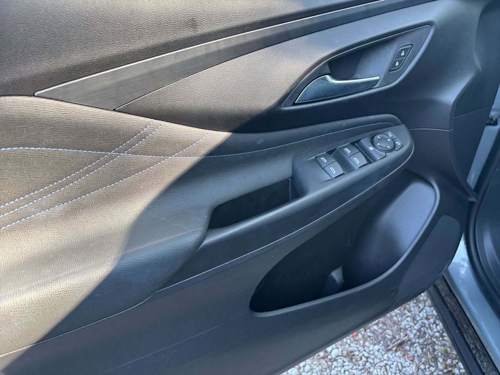 Used 2025 Buick Envista Sport Touring image 21