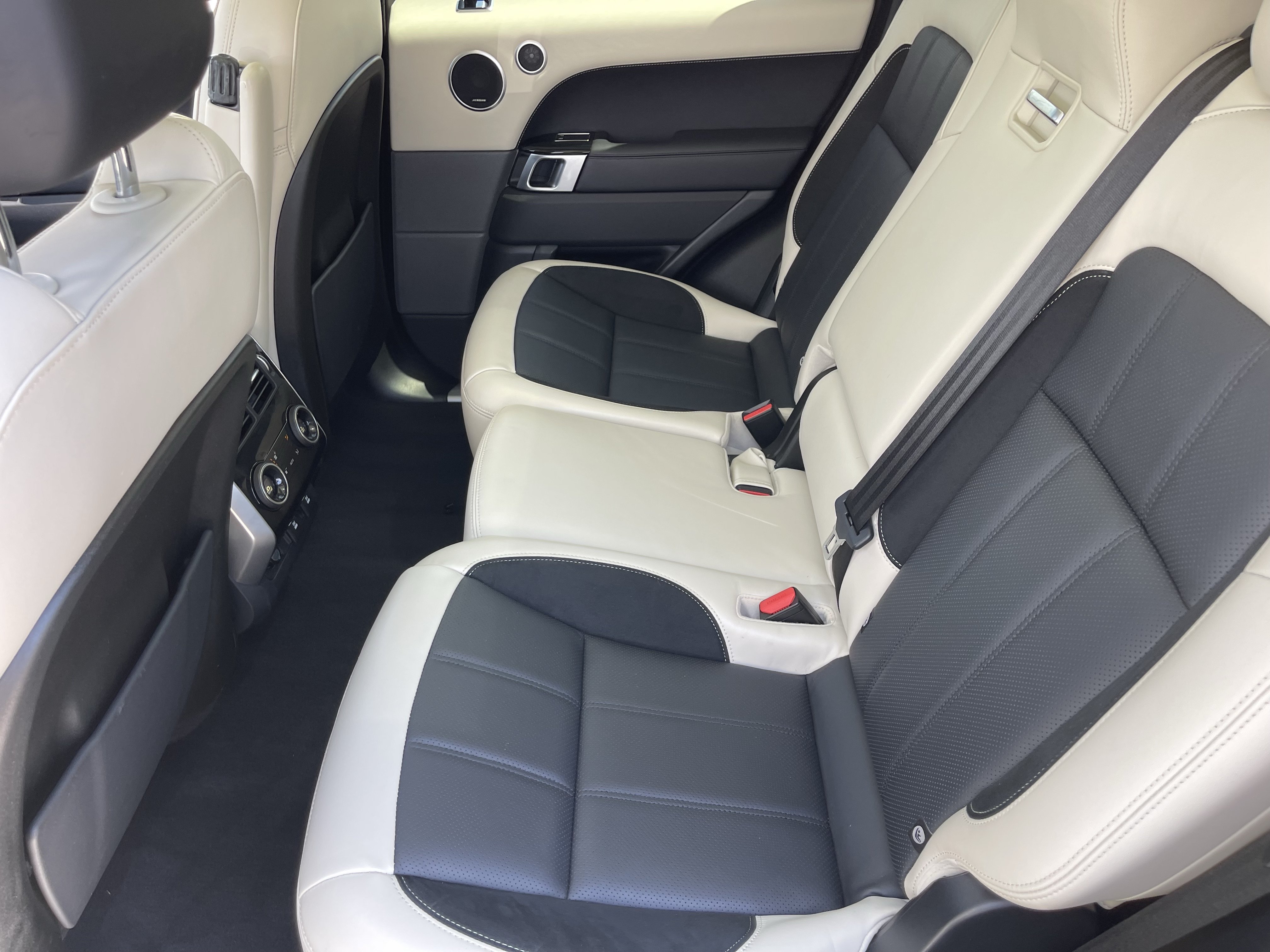 Used 2021 Land Rover Range Rover Sport HST AWD/4WD image 17