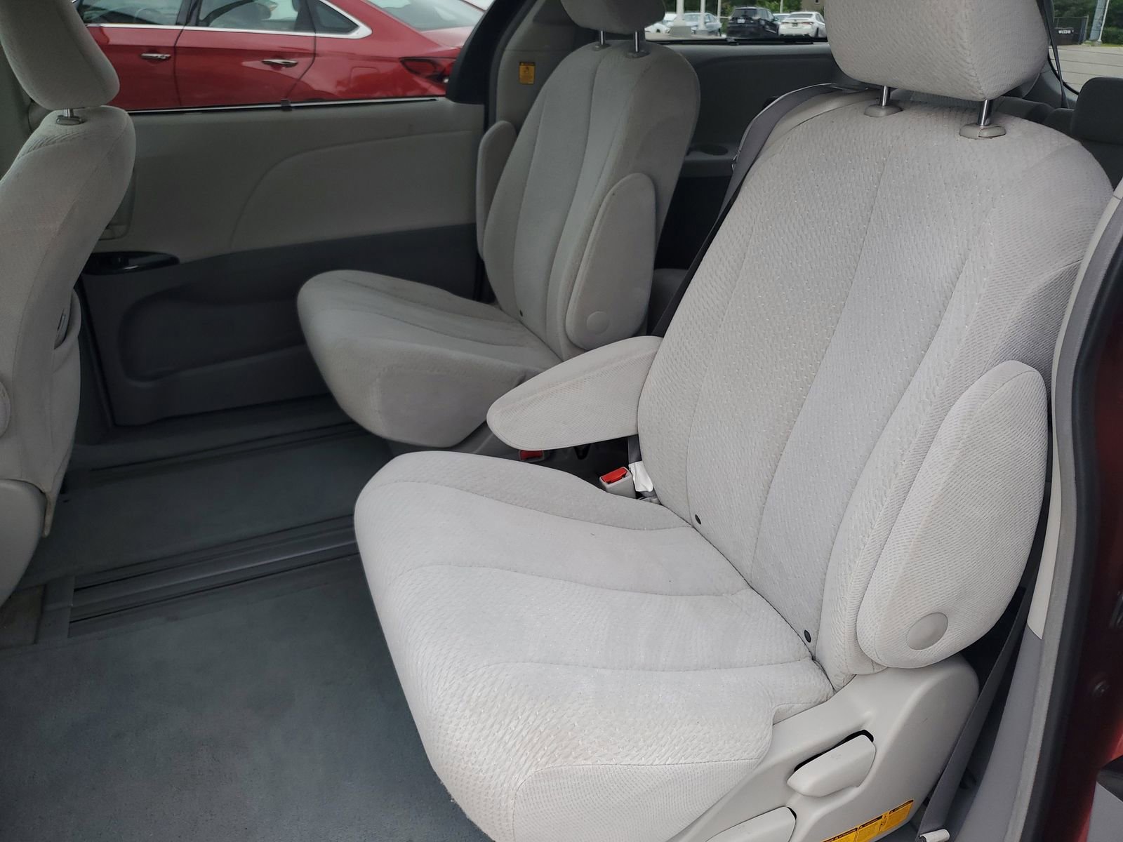 Used 2011 Toyota Sienna LE FWD image 13