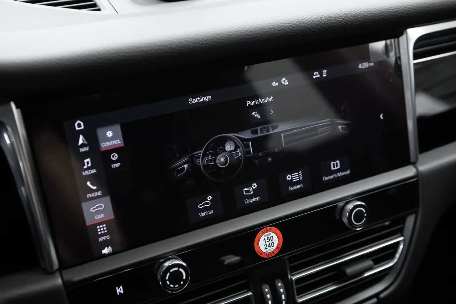 Certified 2026 Porsche Macan AWD/4WD image 15