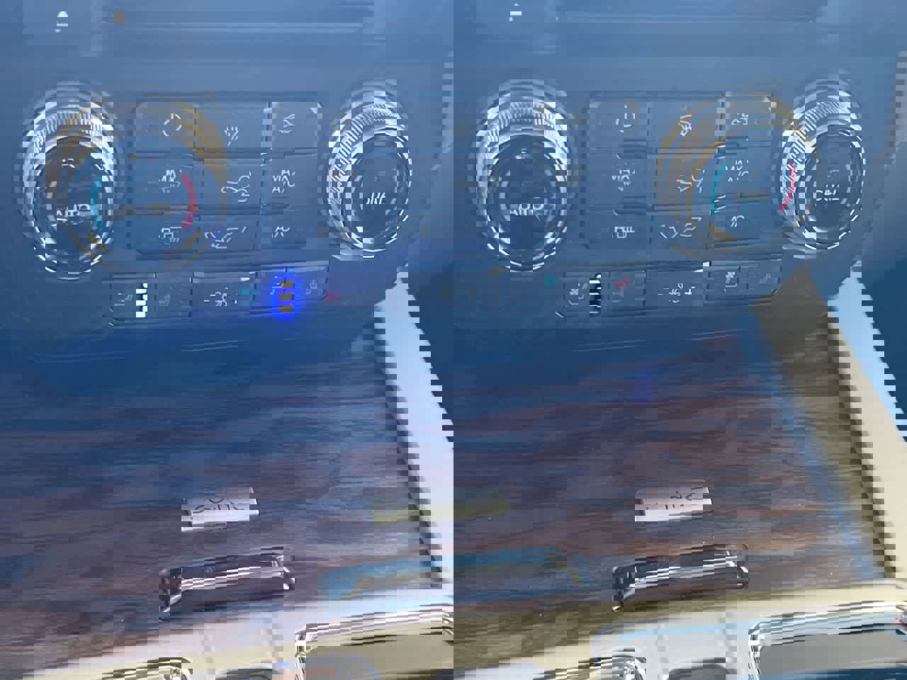 Used 2018 Ford F150 Lariat w/ Equipment Group 502A Luxury image 19