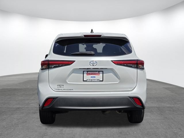 Used 2022 Toyota Highlander L FWD image 5