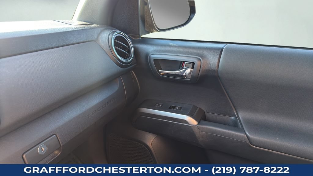 Used 2019 Toyota Tacoma TRD Sport AWD/4WD image 13