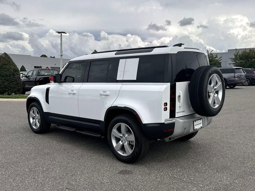 New 2025 Land Rover Defender 110 S image 4
