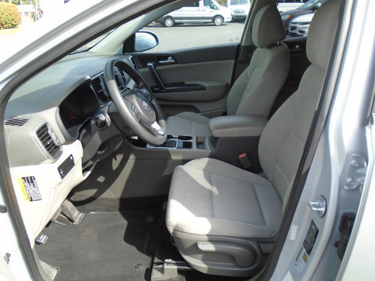 Used 2017 Kia Sportage LX image 9