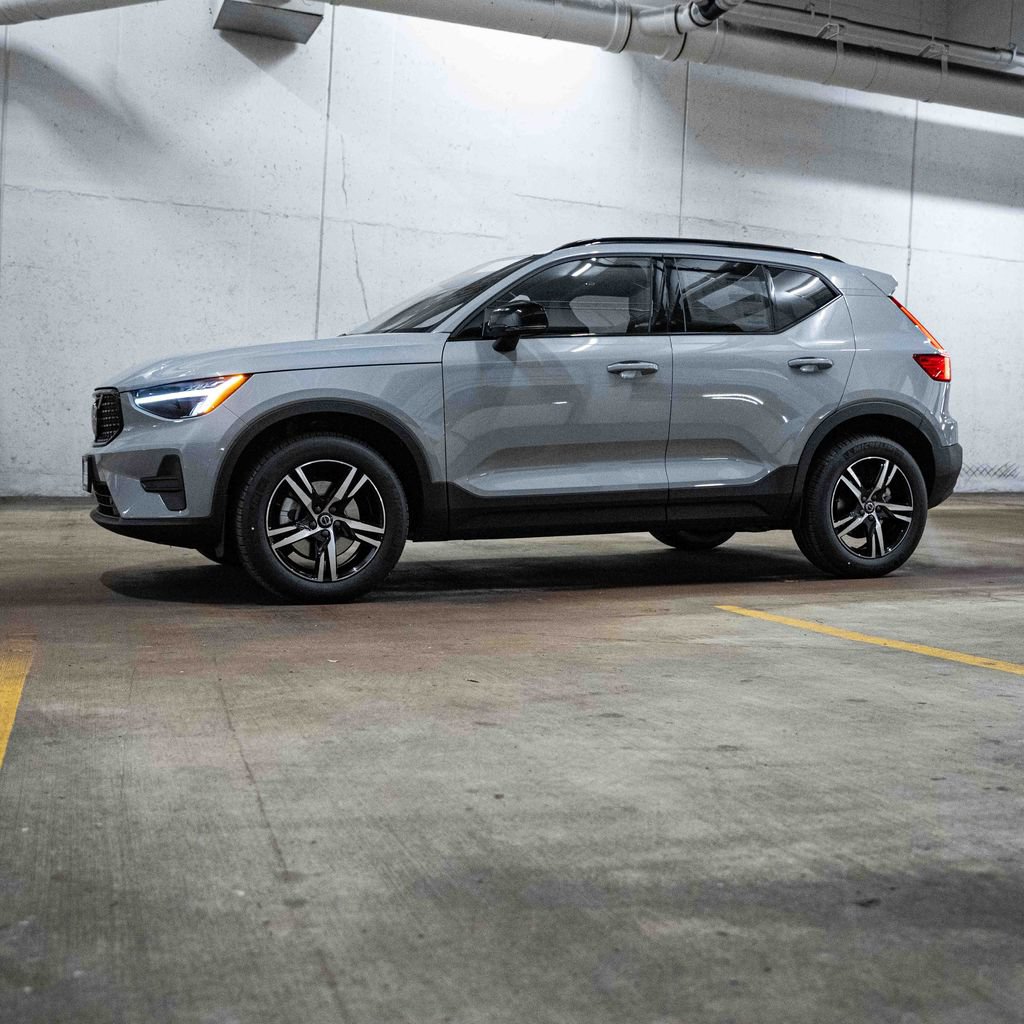 New 2026 Volvo XC40 B5 Core AWD/4WD image 3