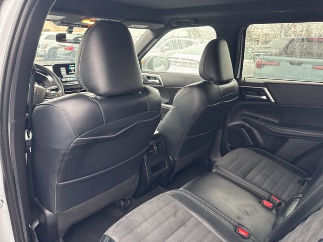 Used 2024 Mitsubishi Outlander SE image 10
