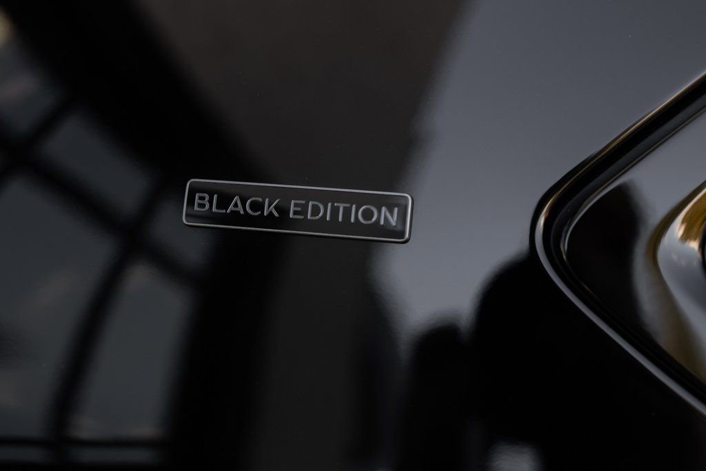 Used 2025 Bentley Bentayga AWD/4WD image 16