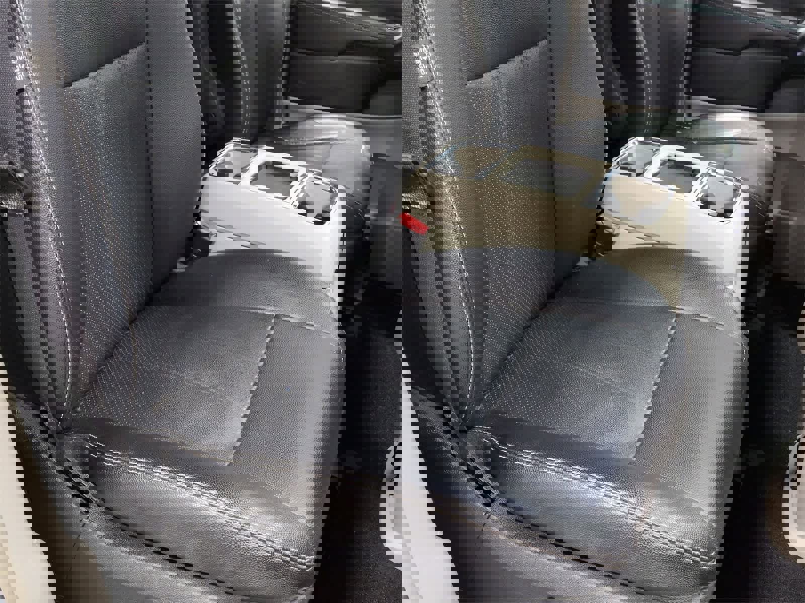 Used 2015 Chrysler Town & Country Touring-L w/ Driver Convenience Group image 22