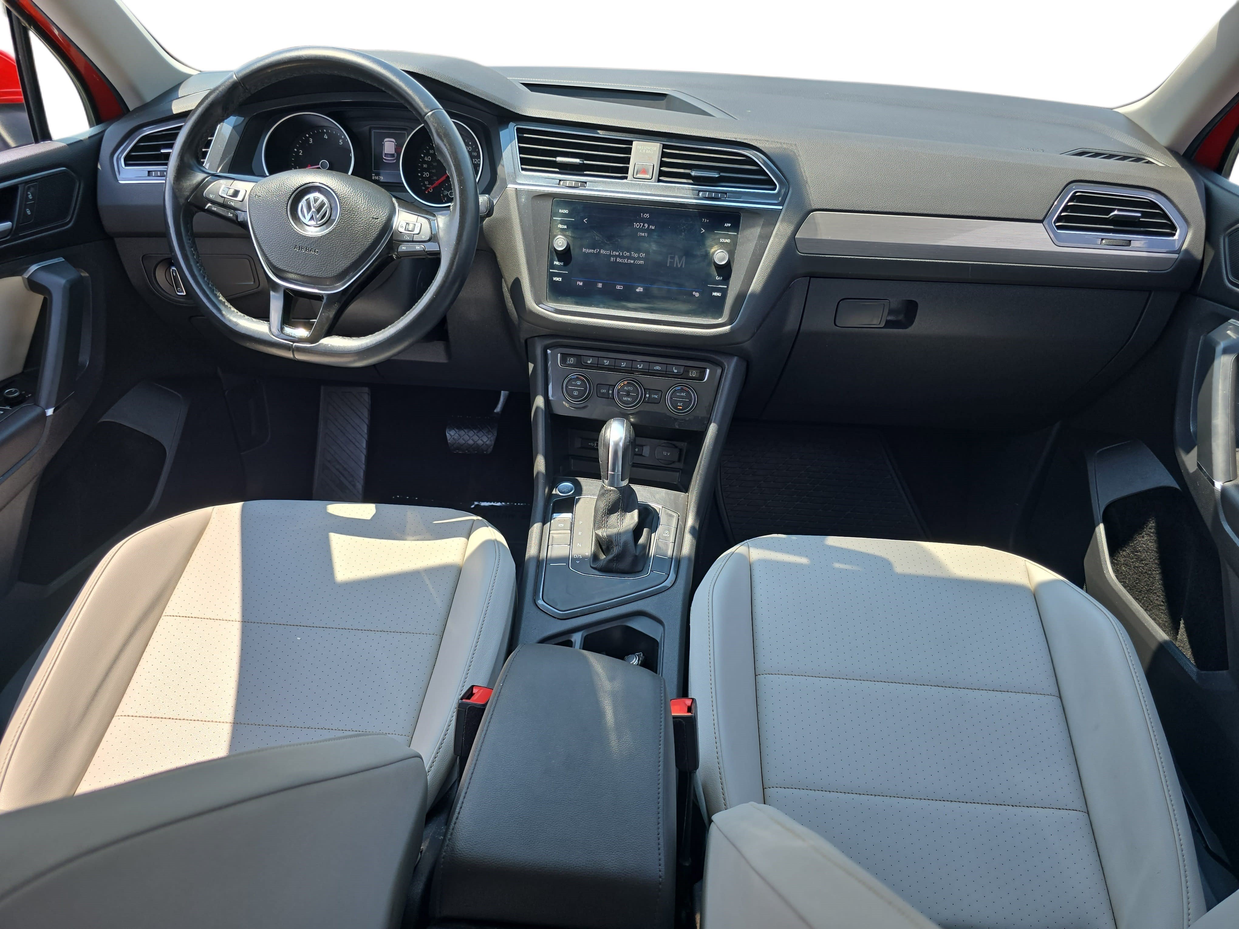 Used 2018 Volkswagen Tiguan SE w/ Panoramic Sunroof Package FWD image 9