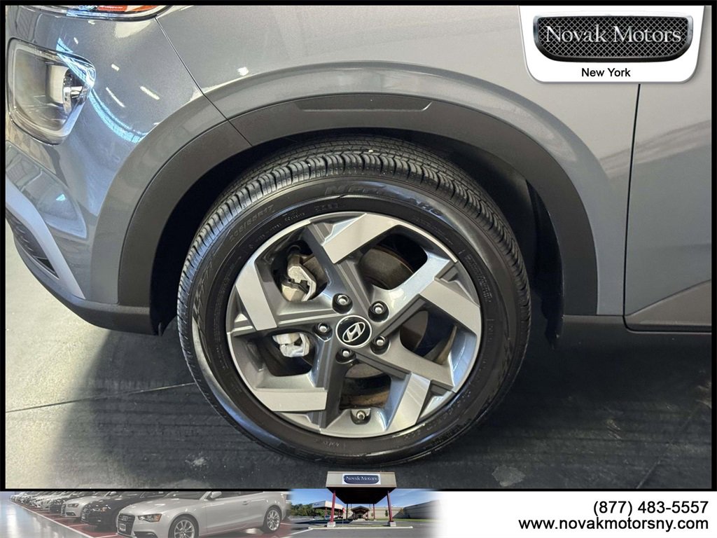Used 2025 Hyundai Venue SEL image 5