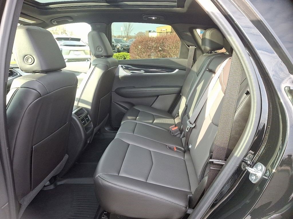 Certified 2025 Cadillac XT5 Premium Luxury w/ LPO, Floor Liner Package image 11