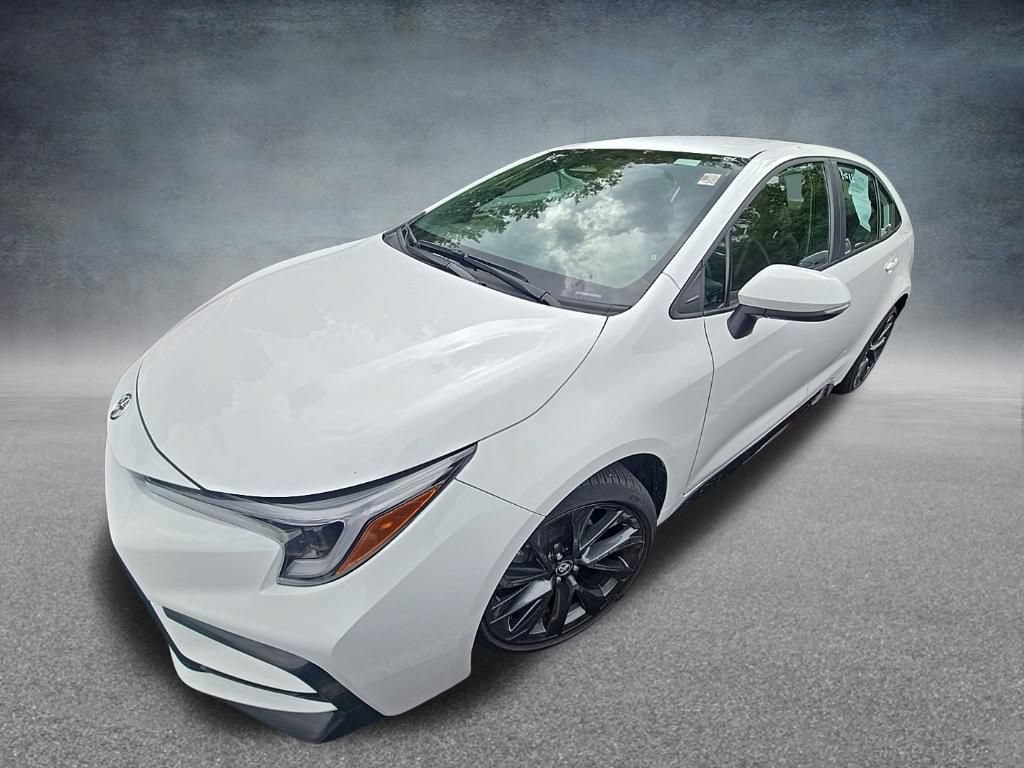 Used 2025 Toyota Corolla SE FWD image 3