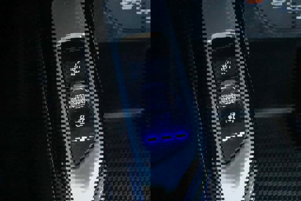 Certified 2024 Kia Sorento SX image 21