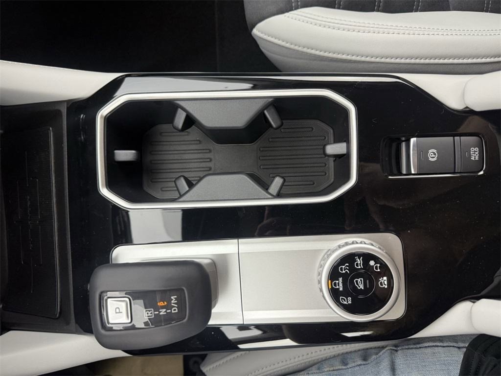 New 2025 Mitsubishi Outlander SE image 28