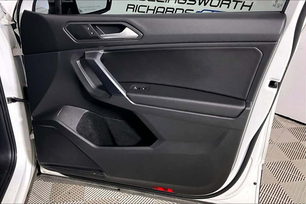 Used 2021 Volkswagen Tiguan SE FWD image 19